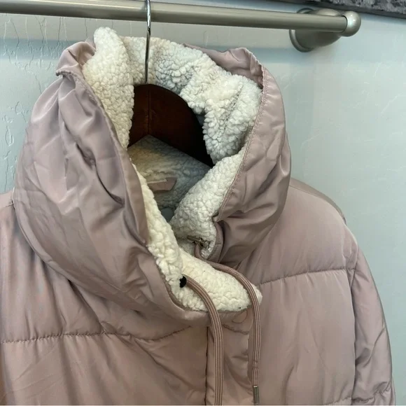 HOT DEAL! BDG sherpa lining puffer jacket, blush pink, cropped, size S - Picture 12 of 17